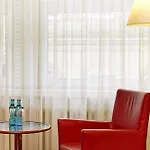 Hotel H+