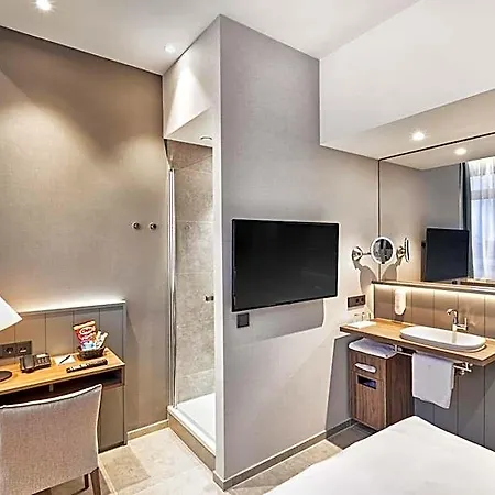 Hotel H+